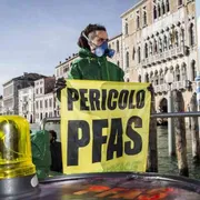 Pfas nell'acqua, 9 anni dopo manca ancora una legge nazionale