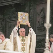 L’abbraccio al nuovo arcivescovo Renna: misericordia e amicizia sociale