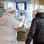 Anziani con demenza al supermercato senza paure