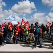 Meno orario oppure più salario? Francia ancora divisa sul lavoro