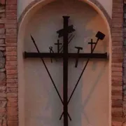 Baldassarre, il "santo" delle croci lungo le strade