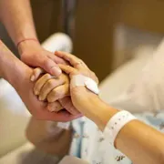 Fine vita, la prospettiva laica a difesa dell'umanità della cura