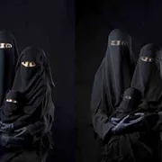 Parla Shadi Ghadirian: «I miei scatti sull’Iran delle contraddizioni»