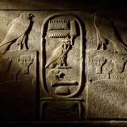 La stele di Rosetta e i segreti della scrittura