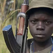 Nel 2021 arruolati nel mondo 6mila bambini soldato. Somalia in testa