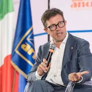Nardella: «Caro-affitti e centro snaturato, a Firenze stop a nuovi b&b»