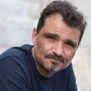 «Il destino in quella mano sul volante»