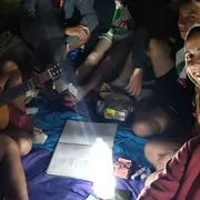 Chi dorme, chi canta, chi guarda il cielo: la notte della veglia alla Gmg