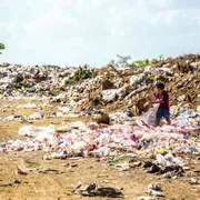 Nell'era degli scarti non può esistere ecologia senza giustizia sociale
