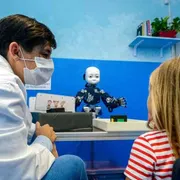 Il nuovo amico dei bambini con autismo? Il robottino iCub