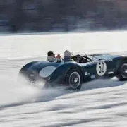 Sul lago ghiacciato sfilano le auto più eleganti del mondo