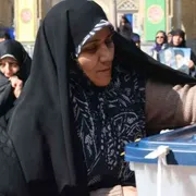 L'Iran al voto boicotta le urne: affluenza al 40,6%