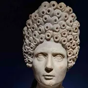 Ma come porti i capelli bella statua: arte e capigliature a Vicenza