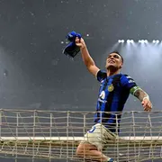 Ballo, canto e recito per la mia Inter... E lo fa anche il mio cane