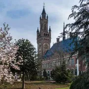 La storia del Palazzo della Pace all'Aia, simbolo di fratellanza fra i popoli