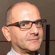 Vietare i cellulari prima dei 14 anni fa bene al cervello