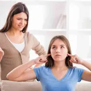 «Figli adolescenti, quanto ci fa paura la loro libertà»