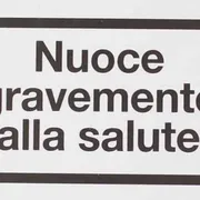 «Nuoce gravemente alla salute». Il social network come le sigarette