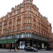 «Un predatore a Harrods»: le accuse ad Al-Fayed. La polizia: denunciate