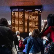 Caos trasporti, cancellati oltre 100 treni