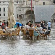 Venezia si tutela sull’iperturismo: le nuove regole di accesso