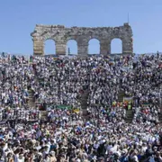 Oltre la cristianità: la metamorfosi della fede nell'Occidente moderno