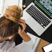 Le nuove tecnologie ci aiutano sul lavoro ma possono stressarci