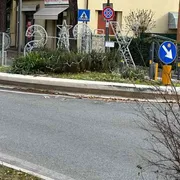 Il Natale e “Merry X Mas”: quelle gaffe dei Comuni