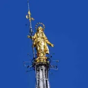 Tutta d'oro (ma è falso), non subito amata: i 250 anni della Madonnina