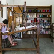 Tessitura e formazione: a Uggiano La Chiesa le Costantine intrecciano speranza