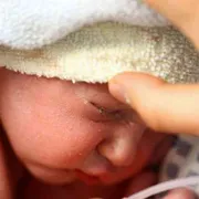 Il paradosso marchigiano: meno posti per nascere che per abortire