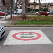 Più sicurezza e meno inquinamento: le città a 30 all’ora funzionano