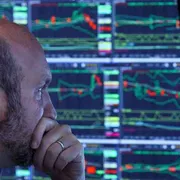 Vendere, comprare, restare fermi: come regolarsi con i risparmi nel caos dazi