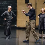 «Siamo pelle e ossa»: dalla tragedia al presente, l'Antigone secondo Øyen