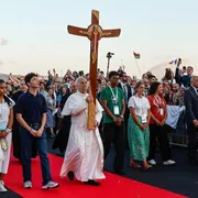 Il Papa ai giovani: «Il mondo ha bisogno di missionari della pace»