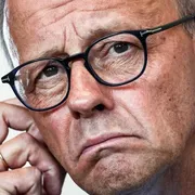Il sorpasso di Afd, le ambizioni su Kiev: i 100 giorni a due facce di Merz