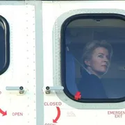 Attacco informatico russo all'aereo di Von der Leyen, Mosca nega