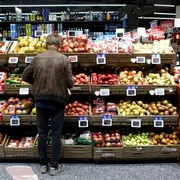 Come funziona “Dedicata a te”, la carta per la spesa delle famiglie povere