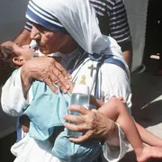 Vuoi la pace? Scegli la vita. Cosa ci insegna la "formula" di Madre Teresa