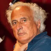 Ci lascia lo scrittore Stefano Benni: vedeva l’infinito nelle piccole cose