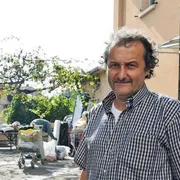 Como si schiera con don Giusto (dopo l'attacco del sindaco)