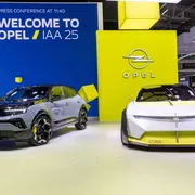 Sportività e "visioni": Opel guida nel futuro