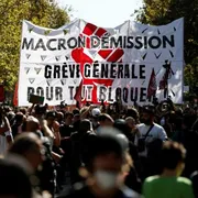 La rabbia di Francia: centinaia di migliaia di persone sono scese in piazza