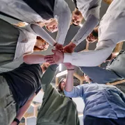 La vita familiare è piena di debiti, rimetterli educa al perdono