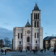 Così, con la luce della pietra, Saint-Denis infiammò l’Europa