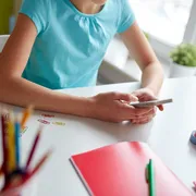 L'ansia dei genitori convince i figli che il mondo è "ostile"