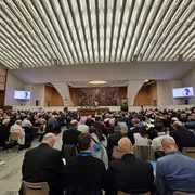 I partecipanti alla Seconda Assemblea Sinodale delle Chiese in Italia in Aula Nervi, di spalle