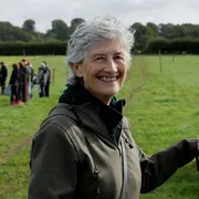 Catherine Connolly, 68 anni, deputata indipendente di sinistra, è la nuova presidente dell'Irlanda