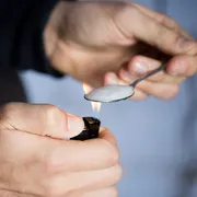 Vogliono farci credere che la cocaina sia la droga dei ricchi