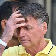 Bolsonaro finisce in carcere: si stava sfilando la cavigliera